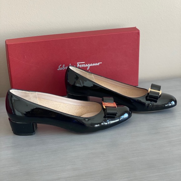 (SOLD) Salvatore Ferragamo Vara Bow Patent Leather Pumps - Picture 4 of 9